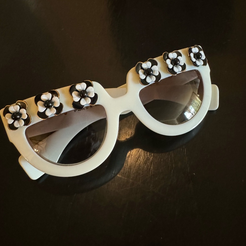 PRADA Limited Edition - Picture 5 of 13